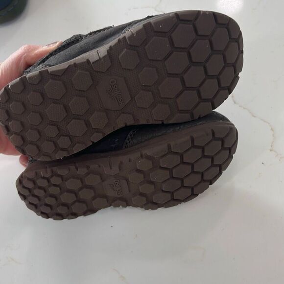 Bundle 2 pairs Oshkosh boys shoes toddler 10 - Picture 9 of 10